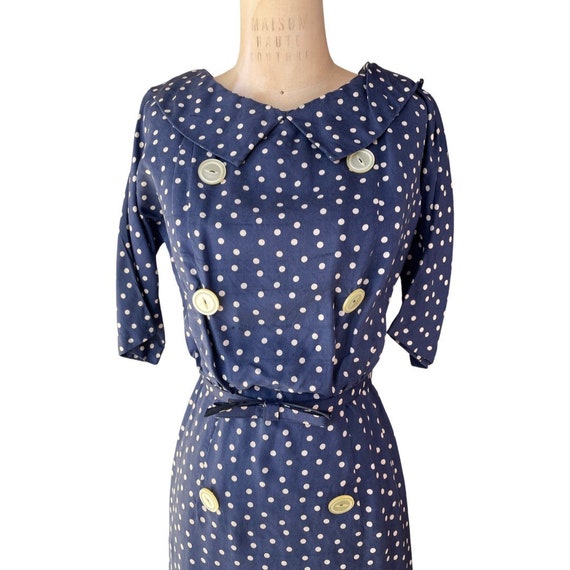 1950s navy blue polkadot wiggle dress - image 3