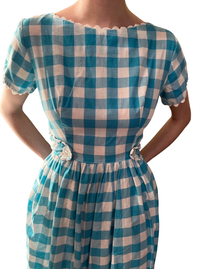 Robe d'été en vichy bleu des années 1950 image 3
