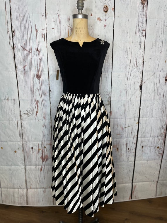 1950s black and white striped dress