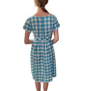 Robe d'été en vichy bleu des années 1950 image 5