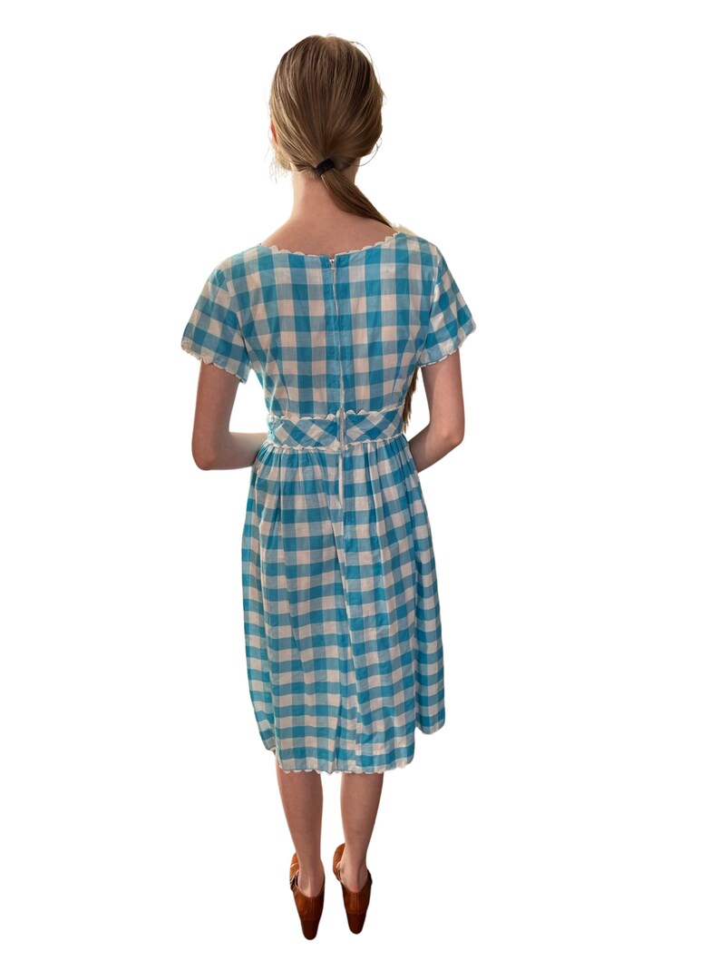 Robe d'été en vichy bleu des années 1950 image 5