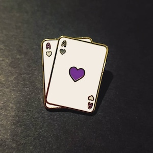 Épinglette en émail Ace of Hearts avec couleurs demi-sexuelles asexuées