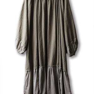 Vestido midi holgado de lino y algodón, de gran tamaño, natural, con textura suave lavada imagen 10