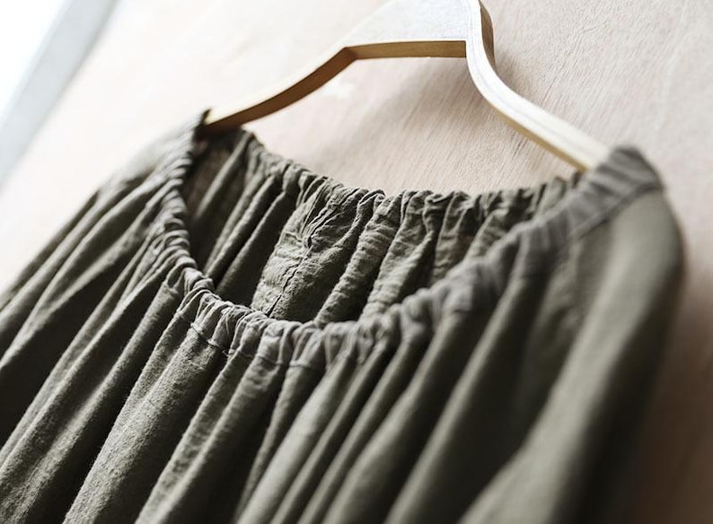 Vestido midi holgado de lino y algodón, de gran tamaño, natural, con textura suave lavada imagen 11