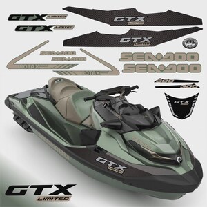 Peut inclure: Une motomarine vert sauge avec un siège beige et des accents noirs, accompagnée d'un ensemble d'autocollants présentant le texte GTX Limited, Sea-Doo et Rotax Power dans diverses tailles et styles pour application sur la carrosserie.
