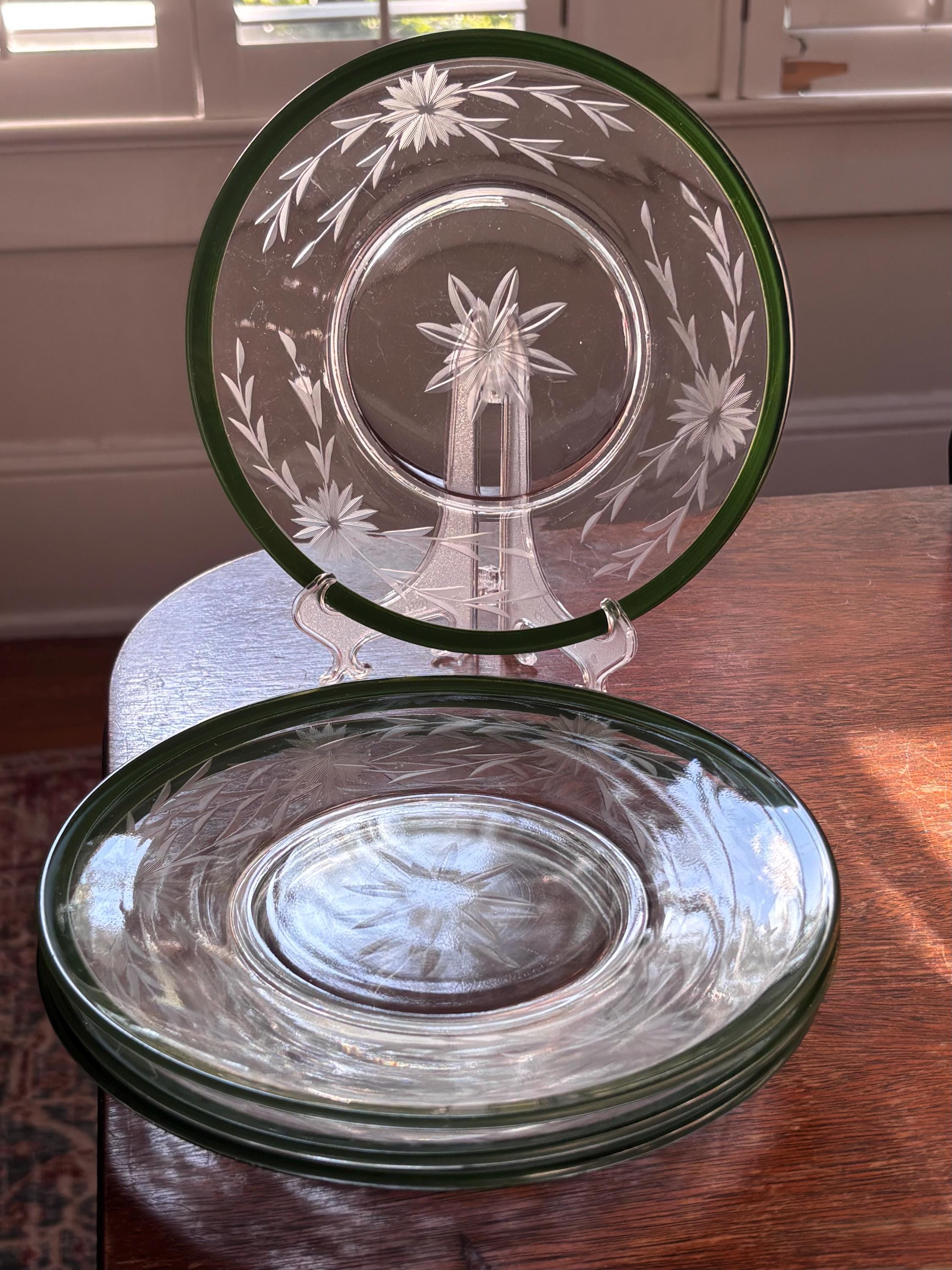 緑色のガラス皿 放射状模様 Green Glass Etched Plates - Etsy