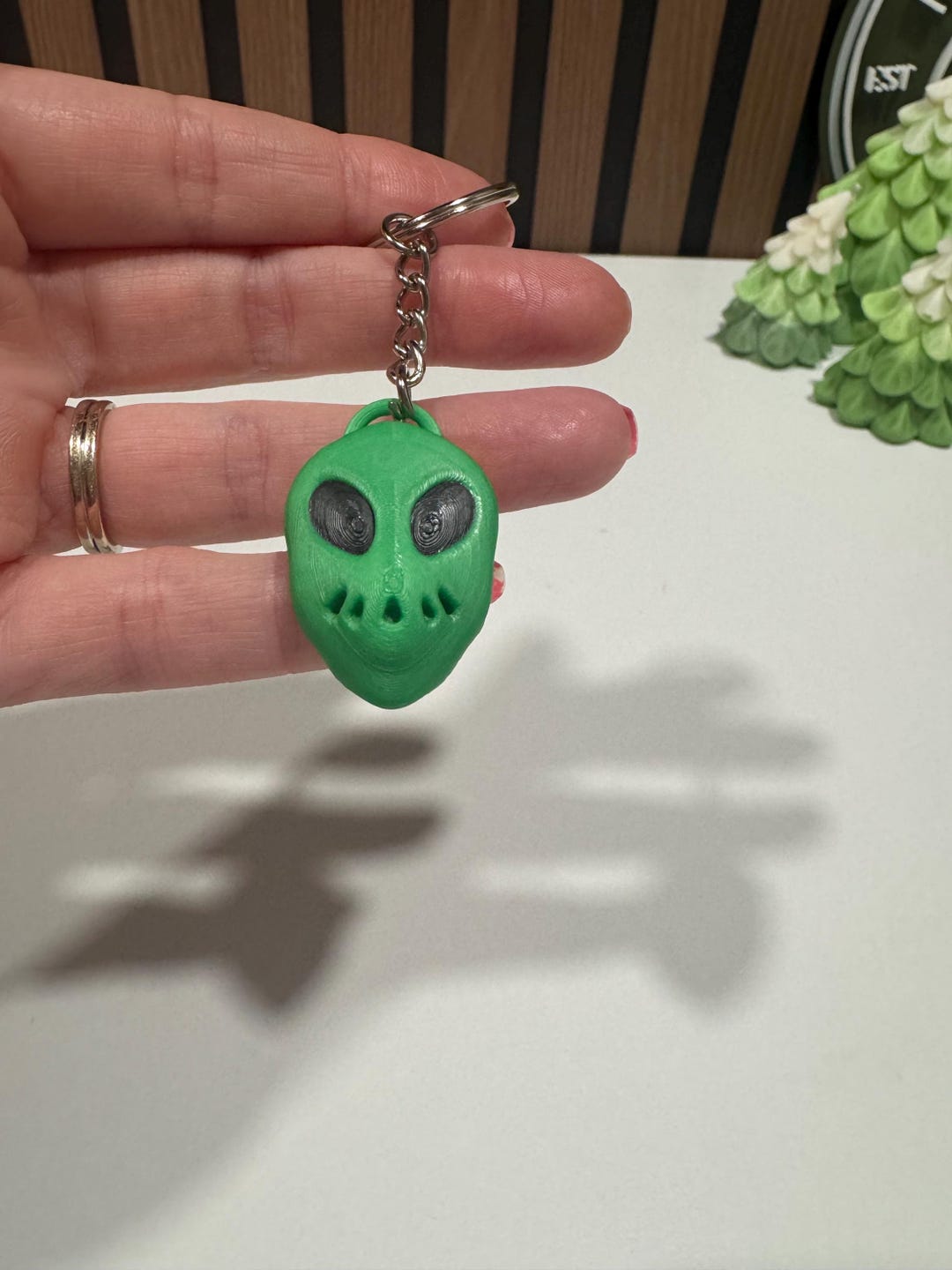Green Alien Keychain: Sci-fi PLA Keyring - Etsy