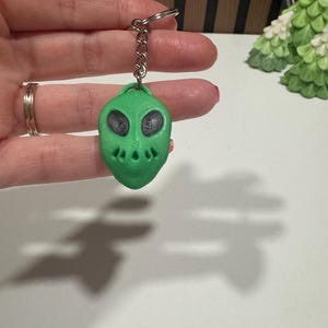 Green Alien Keychain: Sci-Fi PLA Keyring