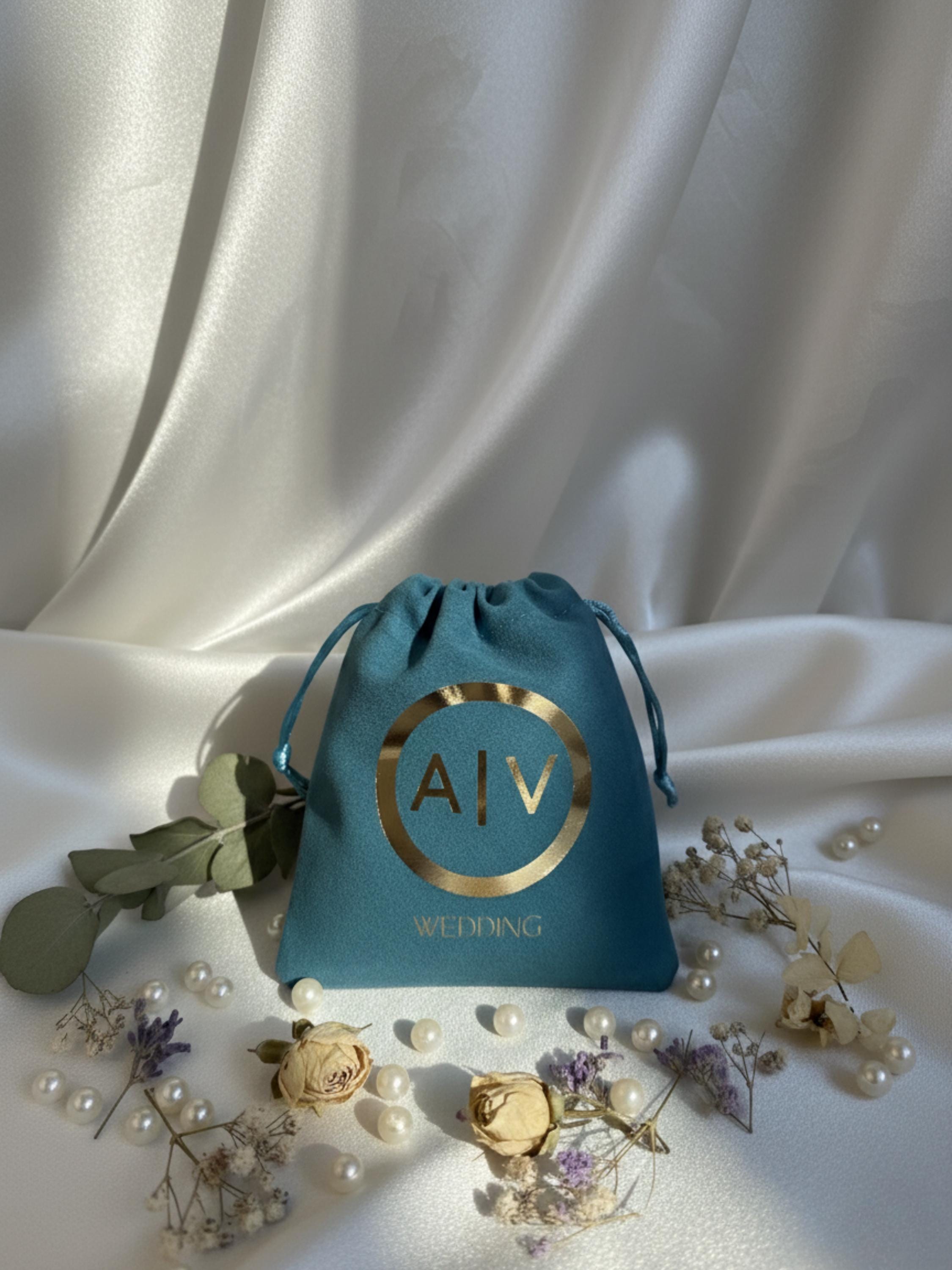 Personalized Velvet Wedding Favor Pouch: Custom Monogrammed Gift Bag - Thumbnail 2
