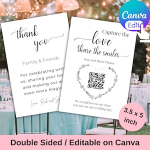 Op de afbeelding: Twee witte trouwkaarten met zwarte tekst. Op de ene staat "dank u" en op de andere "Vang de liefde, deel de glimlachen" met een QR-code. De kaarten zijn 8,89 x 12,7 cm groot.
