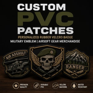 Pode incluir: Três emblemas de PVC personalizados com verso de velcro e designs militares. O emblema esquerdo mostra um helicóptero com o texto AIR ASSAULT. O emblema central mostra uma caveira com boina e asas. O emblema direito mostra montanhas com o texto RANGER.
