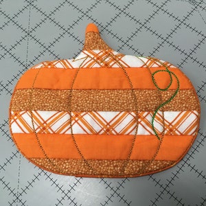 Pumpkin Mug Rug In-The-Hoop