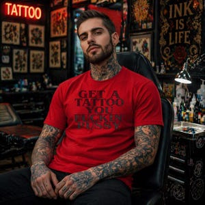 Obtenez une chemise de tatouage, un t-shirt graphique avant-gardiste, une chemise audacieuse, une police de caractères gothique, des vêtements alternatifs, un cadeau pour amateur de tatouage, un haut humour noir image 4