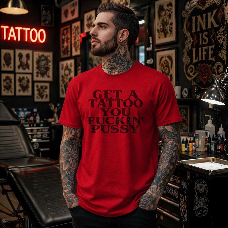 Obtenez une chemise de tatouage, un t-shirt graphique avant-gardiste, une chemise audacieuse, une police de caractères gothique, des vêtements alternatifs, un cadeau pour amateur de tatouage, un haut humour noir image 5