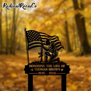 Custom Garden Metal Stake with Kneeling Soldier and American Flag, Personalized Honoring the Life Gift for Veteran, Memorial Yard Decor