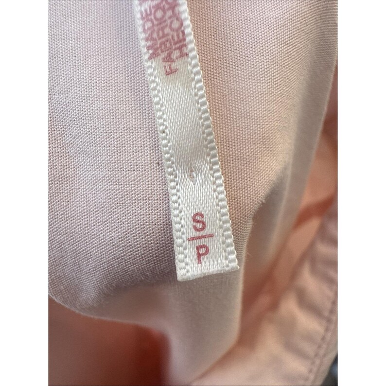 Free People Camisa rosa de manga larga con lazo en la espalda y botones imagen 6