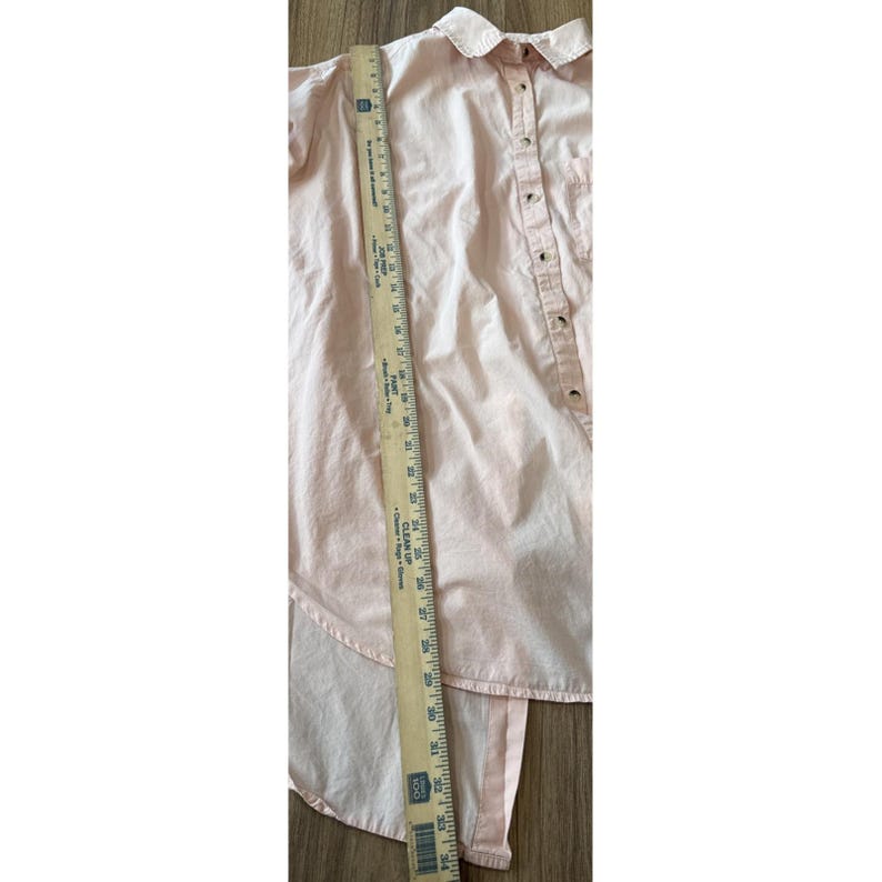 Free People Camisa rosa de manga larga con lazo en la espalda y botones imagen 11