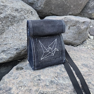 Kran Sashiko-lapp - Sy på denimapplikation för jackor, väskor, ryggsäckar etc. | Handbroderad origamikrandesign