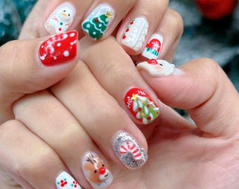 Uñas postizas navideñas: Reno, árbol y decoración festiva