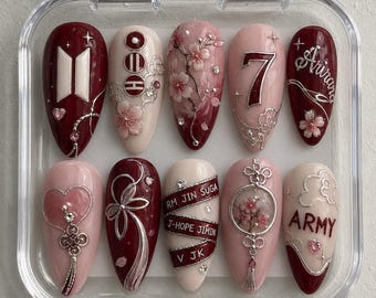 Ongles à coller ARIRANG World Tour x BTS Fleurs de cerisier | Ongles floraux coréens OT7 | Ongles bordeaux pour concert | Ongles en gel faits main | Cadeau ARMY