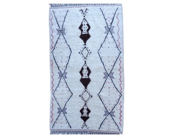 270X160 cm 8'8"x 5'2"   AZ56123 Azilal rug, Beni Ouarain Beni Ourain, genuine moroccan visit our 900 choices at moroccan-berber-rugs.com