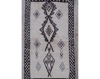 160X90 cm 5'2"x2'9" AZ53204 AZILAL rug Beni Ouarain Beni Ourain, genuine moroccan  rug visit our 900 choices at moroccan-berber-rugs.com