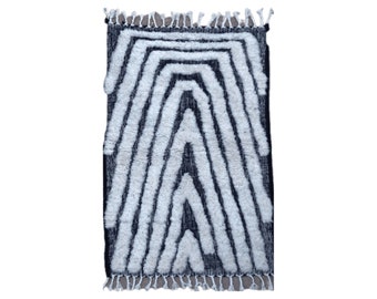 155X105 cm 5'0"x 3'4" BOZ58029 Beni ourain, Beni ouarain, Benirug, 100% wool berber rug, visit our 900 choices at moroccan-berber-rugs.com