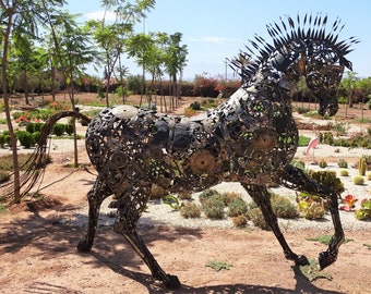 Sculpture cheval  |  trotting horse sculpture  | scrap metal | decoaration jardin