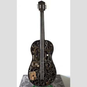 Guitare Déco en Métal Recyclé – Handmade Metal Guitar Sculpture