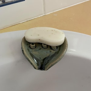 自動排水機能付きソープディッシュ（小）。レインフォレストグリーン。