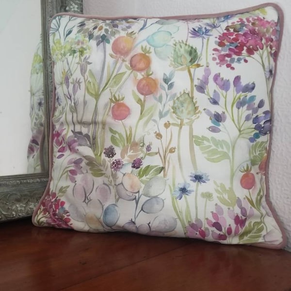 Voyage Hedgerow piped cushion covers