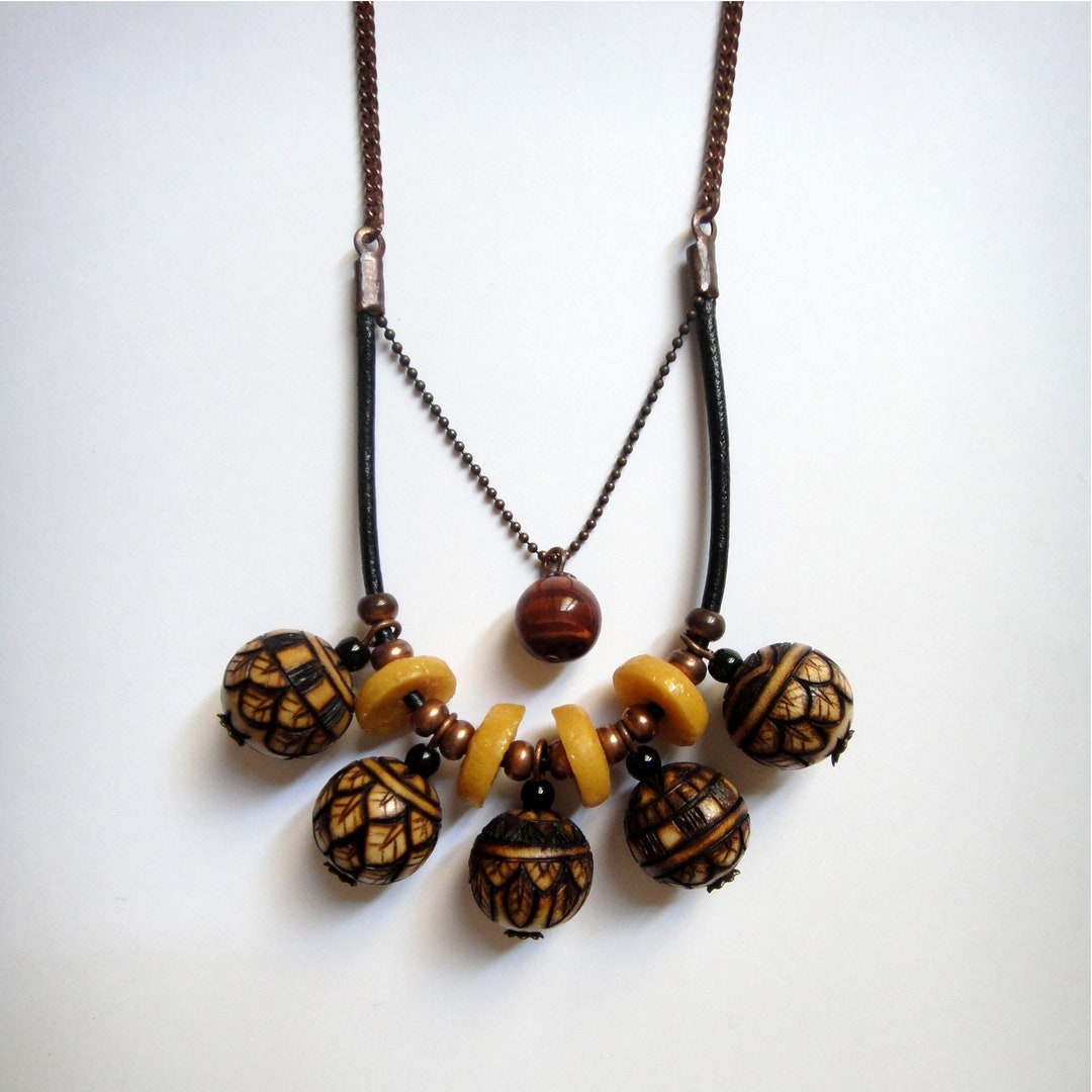 Collier Long Vintage En Métal Argenté, Pâte De Verre, Bois Et Nacre - Pièce Unique