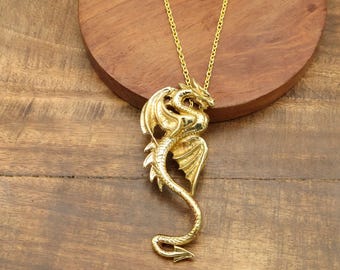 Colgante Dragón Volador Dorado, Collar con Encanto Minimalista