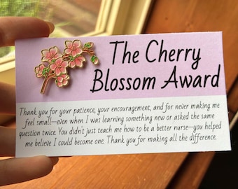 Spilla premio Fiore di Ciliegio / Regalo di ringraziamento per il tutor / Spilla di apprezzamento per il mentore infermieristico / Laurea dello studente di infermieristica / Istruttore clinico RN