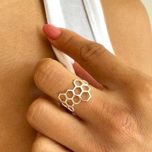 Honeycomb Ring, Honeycomb Jewelry, Silver Honeycomb, Bee Inspired Jewelry, silver Ring, Geometric Ring image 4