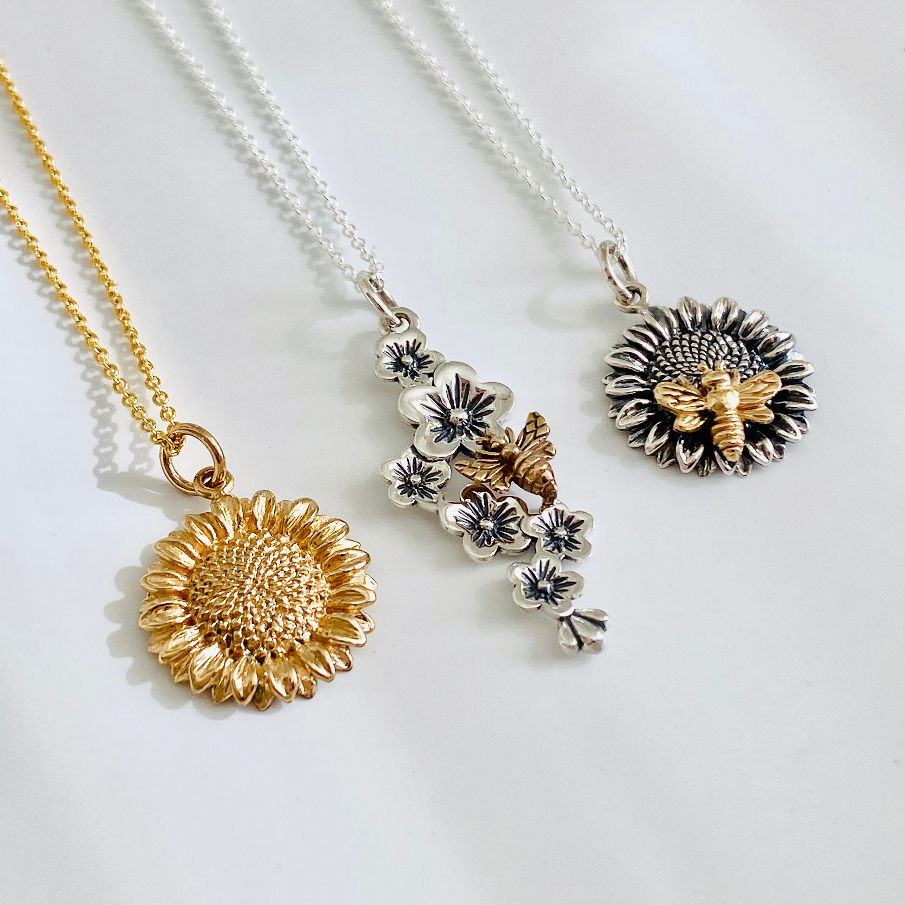 Sunflower Tiny Charm Necklace (bee) – SP Inc.