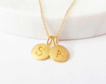2 collier avec breloques initiales en or, bijoux pour initiales, collier initial personnalisé, bijoux personnalisés, cadeau pour elle