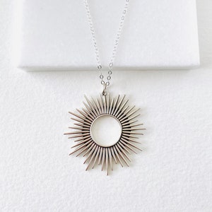 Collier tendance soleil, collier à breloques célestes soleil, cadeau pour elle, cadeau petite amie, superposition de collier or Full Circle Silver