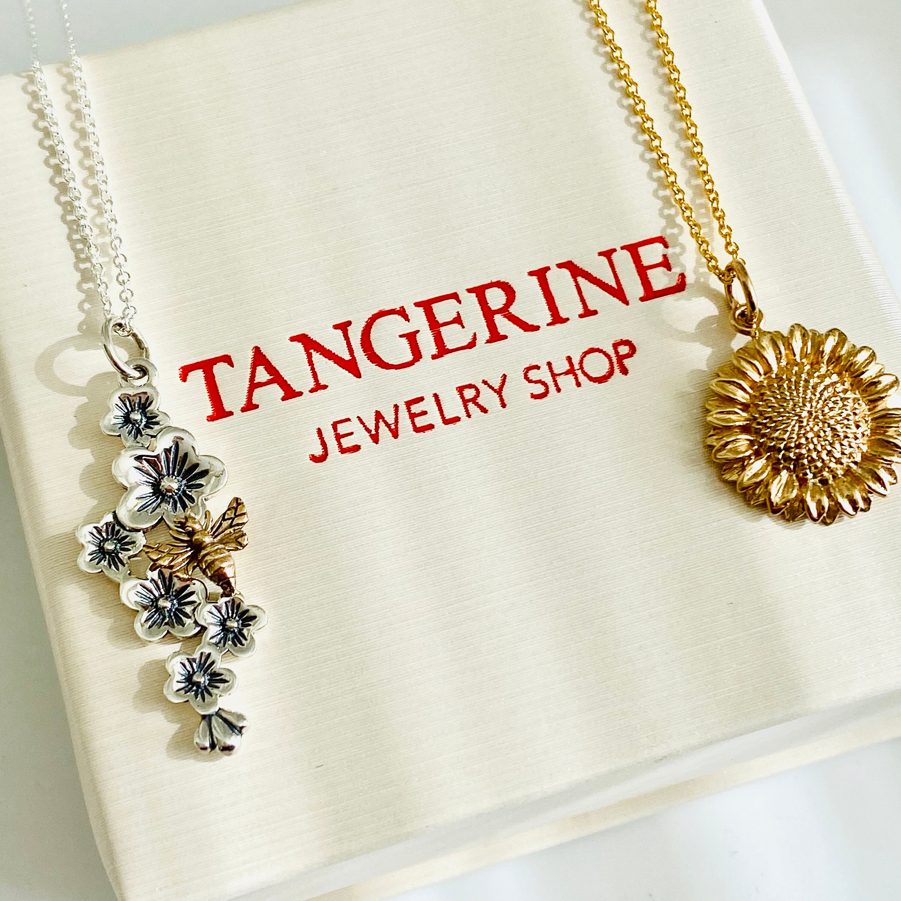 Sunflower Tiny Charm Necklace (bee) – SP Inc.