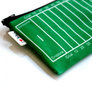 Diseño de cartera con estampado de campo de fútbol Super Bowl: monedero de campo de hierba verde para cambio y tarjetero para tarjetas de crédito