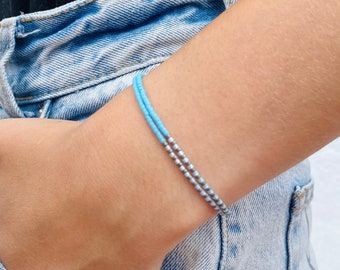 Bracelet double avec perles miyuki bleues et argentées || bijou minimaliste en cordon ciré et delicas || cadeau petite amie ou maman