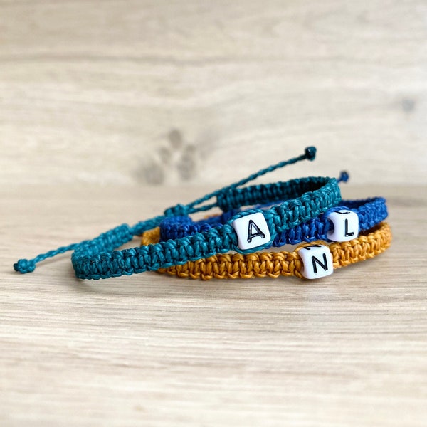 Bracelet initiale homme ou femme personnalisé en macramé || bracelet custom avec lettre pour lui ou elle || accessoire été en cordon wax