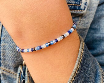 Bracelet ajustable avec perles de rocailles bleues et blanches pour femme || bijou minimaliste pour l'été || cadeau copine simple ajustable