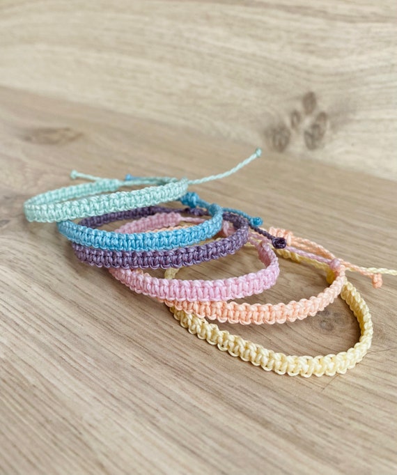 PDF Tutorial Square Knot Macrame Bracelet Pattern, Instant Download Macrame  Bracelet Tutorial, DIY Friendship Slider Bracelet - Etsy