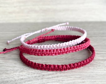 Bracelet macramé Saint-Valentin pour femme || Set de bracelets fin plage surf en rouge et rose || cadeau femme petite amie pour surfeuse