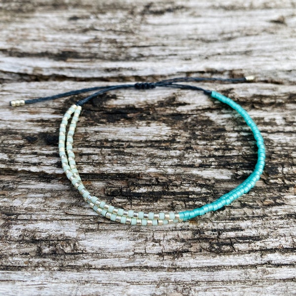 Bracelet double avec perles miyuki turquoises et argentées, bijou minimaliste en cordon ciré et delicas, cadeau petite amie ou maman