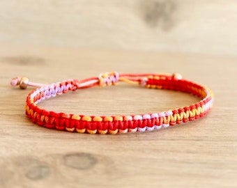 Bracelet multicolore en macramé pour l'été || bracelet ajustable pour lui ou elle || accessoire coloré pour la plage pour elle et lui