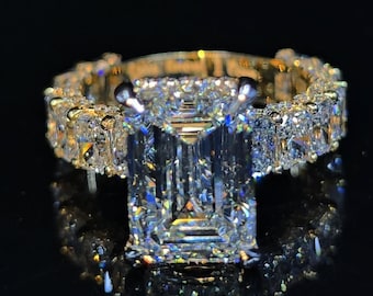 Anello di fidanzamento con moissanite taglio smeraldo da 3 carati, fascia laterale con diamanti rotondi e taglio smeraldo, anello da sposa con alone nascosto, anello di lusso per lei.