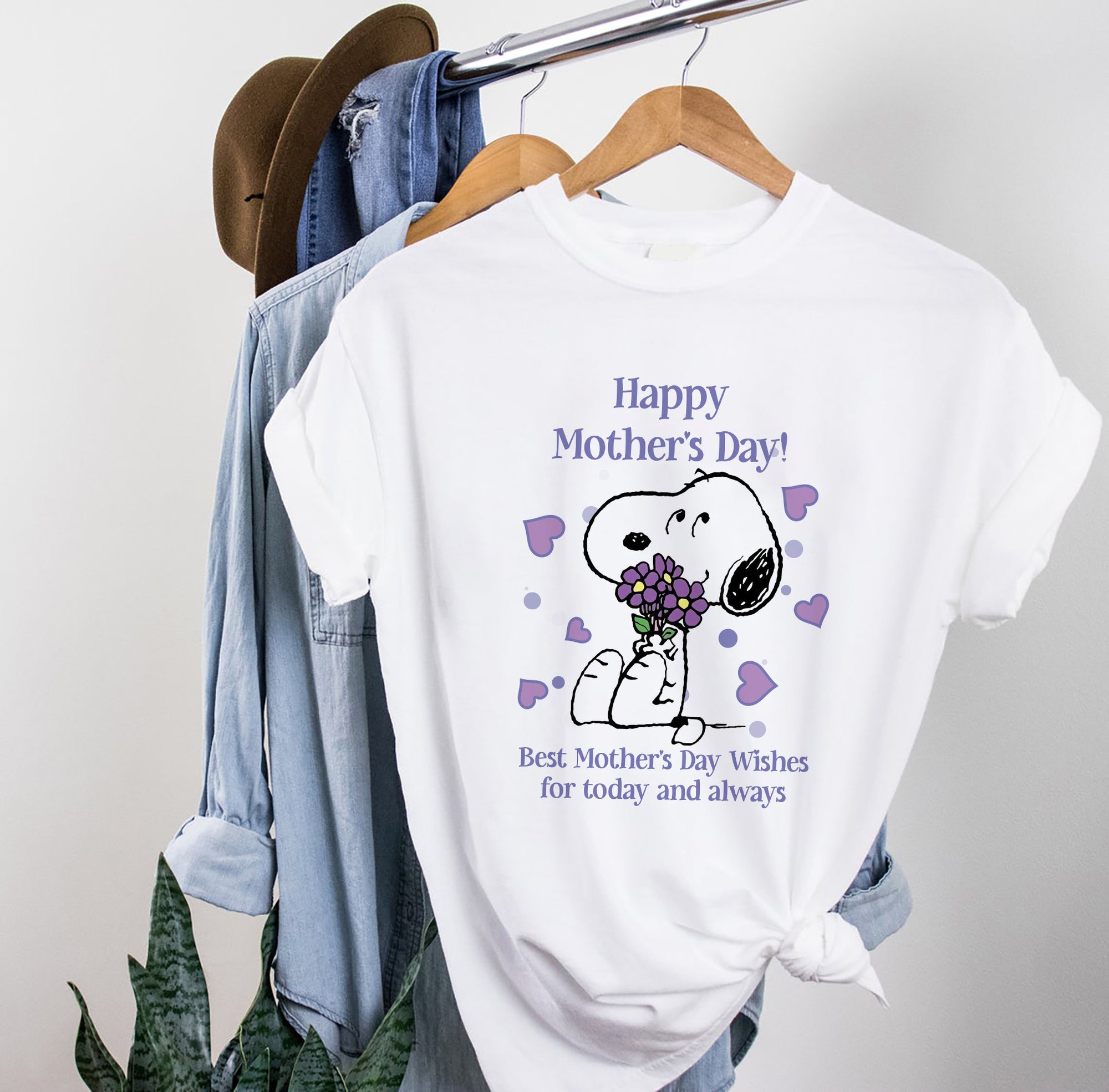 Discover Snoopy Happy Mother's Day T-Shirt