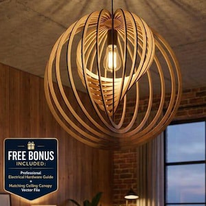 Può includere: Una lampada a sospensione sferica costruita con sottili listelli di legno chiaro disposti in un motivo circolare a strati. Il lampadario pende da un cavo nero e presenta una singola lampadina centrale che proietta ombre.